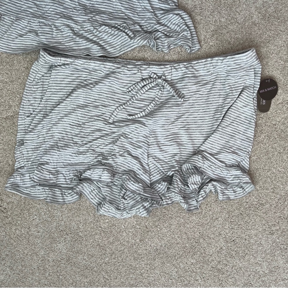 Women’s - Ruffle Sleep Set - Picture 9 of 11